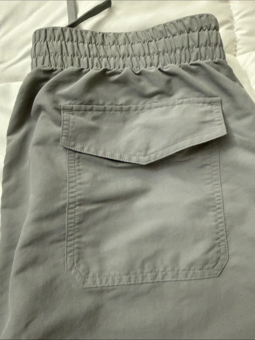 Uniqlo Men's Light Gray Athletic Elastic-Waist Shorts